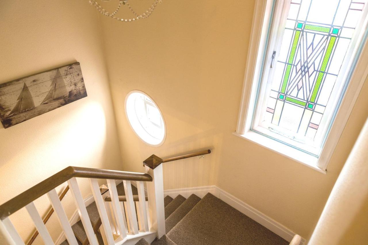 Large 5 Bed House In Scarborough Near The Beach, Large Garden & Hot Tub Kültér fotó