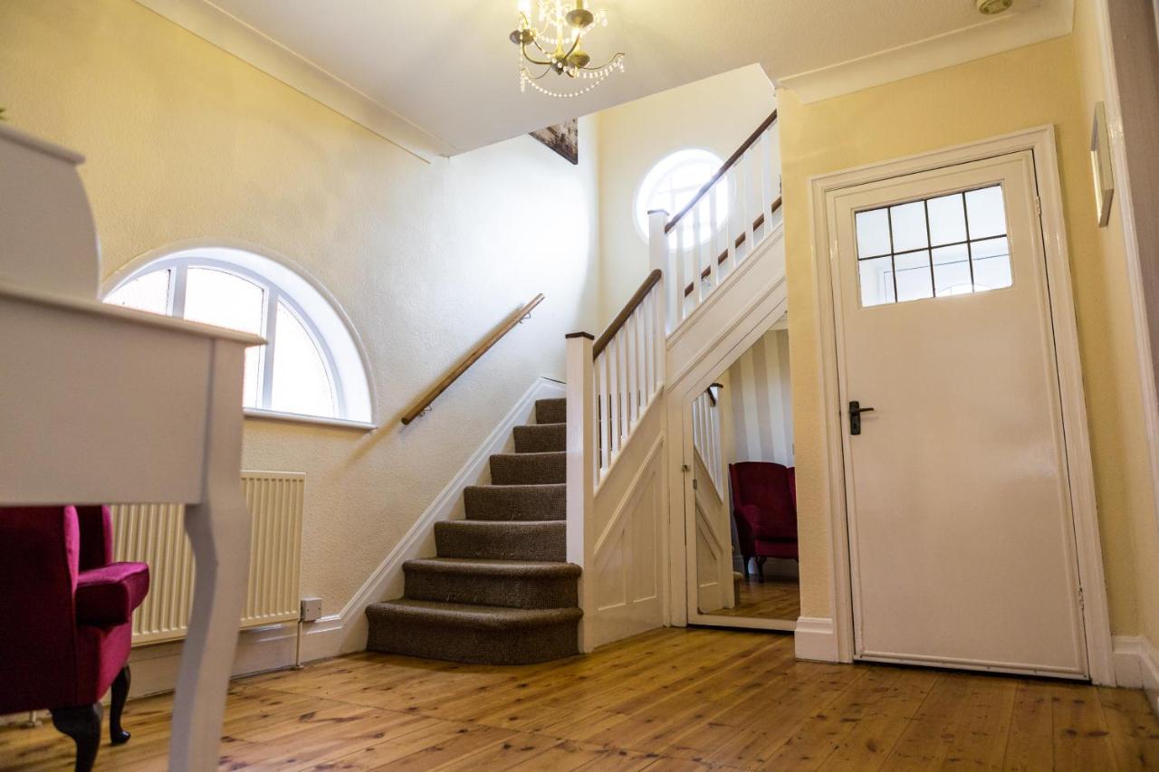Large 5 Bed House In Scarborough Near The Beach, Large Garden & Hot Tub Kültér fotó