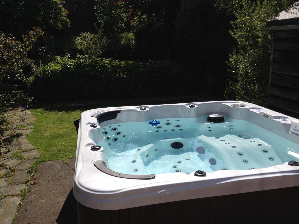 Large 5 Bed House In Scarborough Near The Beach, Large Garden & Hot Tub Kültér fotó