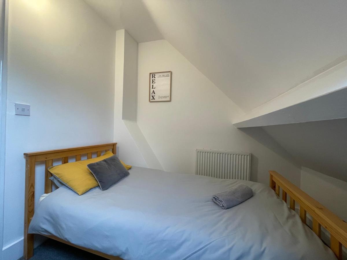 Large 5 Bed House In Scarborough Near The Beach, Large Garden & Hot Tub Kültér fotó