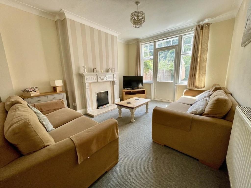 Large 5 Bed House In Scarborough Near The Beach, Large Garden & Hot Tub Kültér fotó