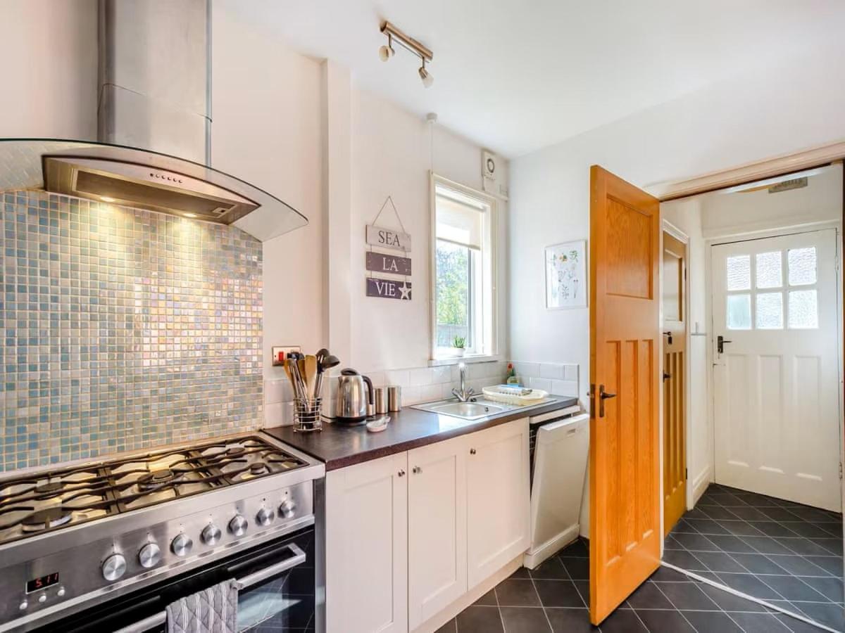 Large 5 Bed House In Scarborough Near The Beach, Large Garden & Hot Tub Kültér fotó