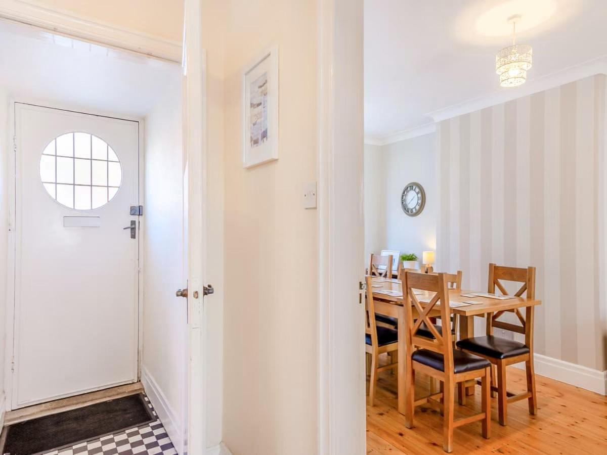 Large 5 Bed House In Scarborough Near The Beach, Large Garden & Hot Tub Kültér fotó